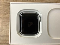 Apple - series 8 - smartwatch gps zilver aluminium - afbeelding 4 van  5