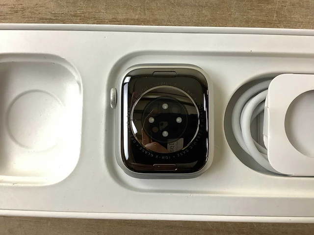 Apple - series 8 - smartwatch gps zilver aluminium - afbeelding 5 van  5