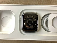 Apple - series 8 - smartwatch gps zilver aluminium - afbeelding 5 van  5