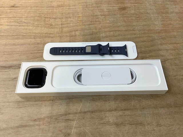 Apple - series 8- smartwatch gps midnight aluminium - afbeelding 4 van  7