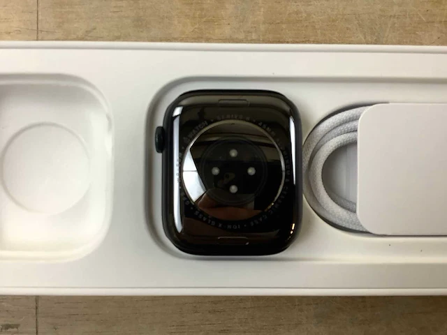 Apple - series 8- smartwatch gps midnight aluminium - afbeelding 6 van  7