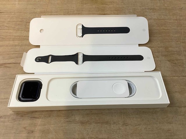 Apple - series 8- smartwatch gps midnight aluminium - afbeelding 4 van  7