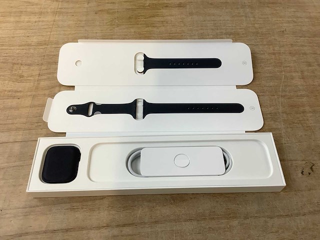 Apple - series 8- smartwatch gps midnight aluminium - afbeelding 4 van  7