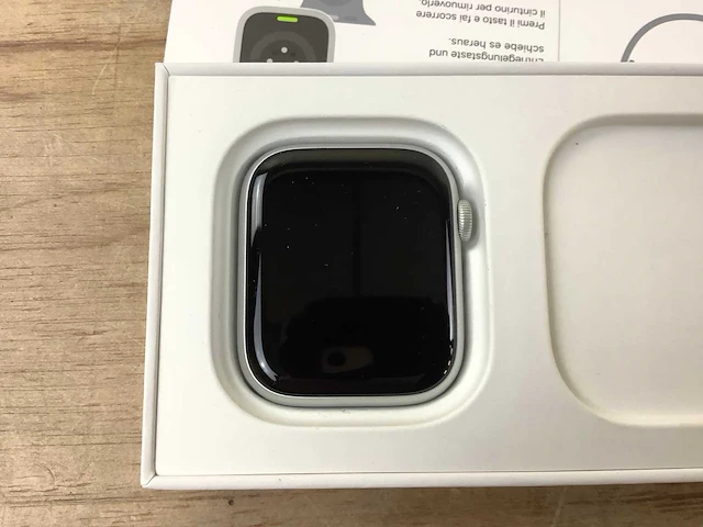 Apple - series 8- smartwatch gps silver aluminium - afbeelding 6 van  7