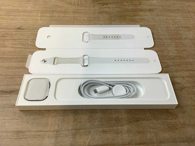 Apple - series 8- smartwatch gps silver aluminium - afbeelding 4 van  7