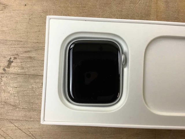 Apple - series 8- smartwatch gps silver aluminium - afbeelding 5 van  7