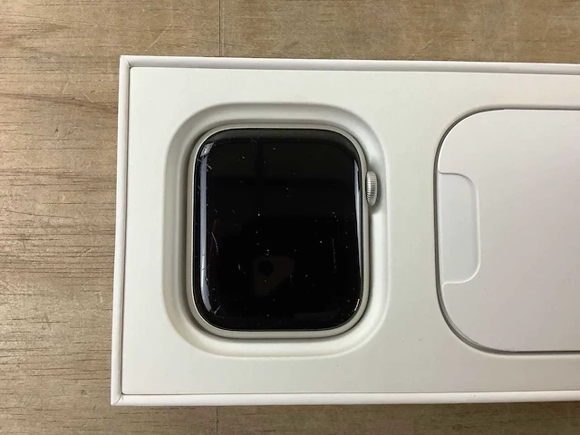 Apple - series 8- smartwatch gps starlight aluminium - afbeelding 5 van  6