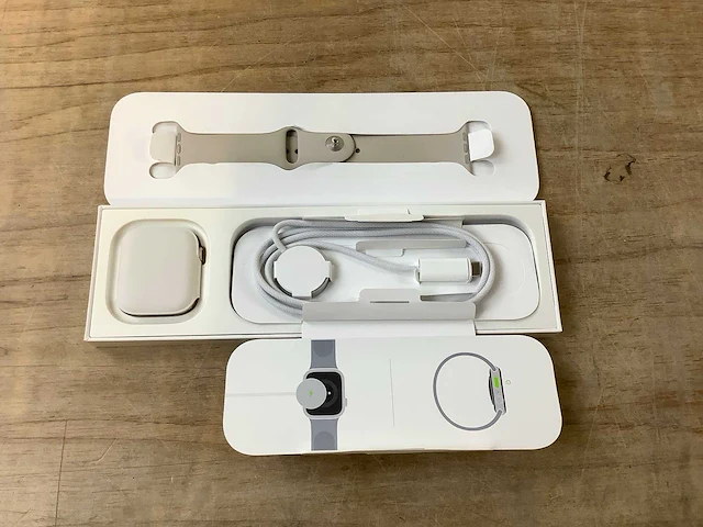 Apple - series 9- smartwatch gps starlight aluminium - afbeelding 4 van  7