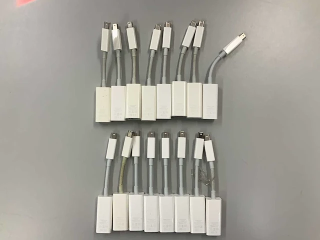 Apple - thunderbolt to gigabit ethernet adapter (16x) - afbeelding 1 van  1