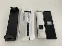 Apple - watch series 6 40mm silver aluminum case gps + platinum/black nike sportband fmi - afbeelding 1 van  2