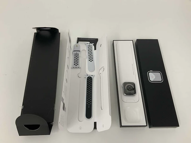Apple - watch series 6 40mm silver aluminum case gps + platinum/black nike sportband fmi - afbeelding 2 van  2