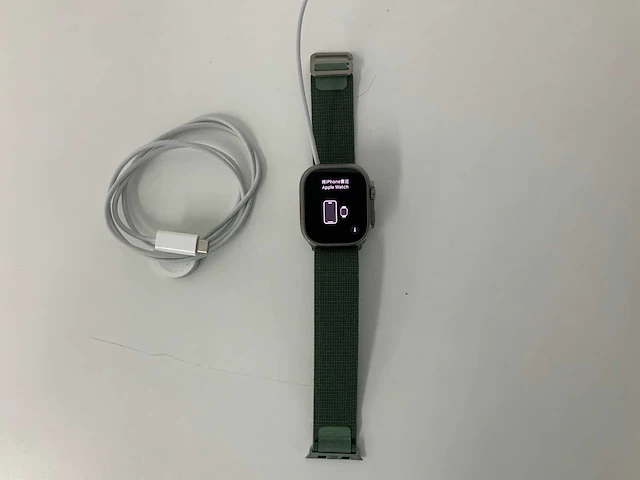 Apple - watch ultra 49mm gps+cellular natural titanium with green wristband - afbeelding 1 van  5