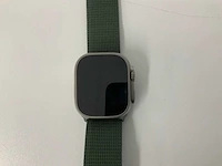 Apple - watch ultra 49mm gps+cellular natural titanium with green wristband - afbeelding 2 van  5
