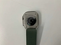 Apple - watch ultra 49mm gps+cellular natural titanium with green wristband - afbeelding 3 van  5