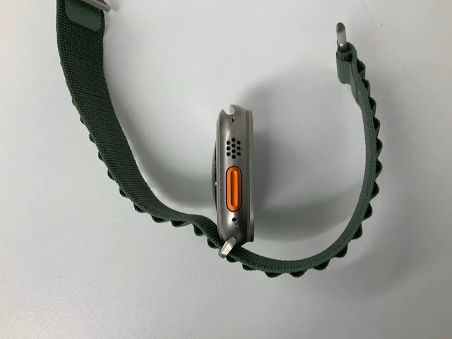Apple - watch ultra 49mm gps+cellular natural titanium with green wristband - afbeelding 5 van  5
