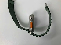 Apple - watch ultra 49mm gps+cellular natural titanium with green wristband - afbeelding 5 van  5