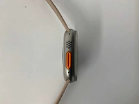 Apple - watch ultra 49mm gps+cellular natural titanium with walnut wristband - afbeelding 3 van  5