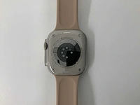 Apple - watch ultra 49mm gps+cellular natural titanium with walnut wristband - afbeelding 5 van  5