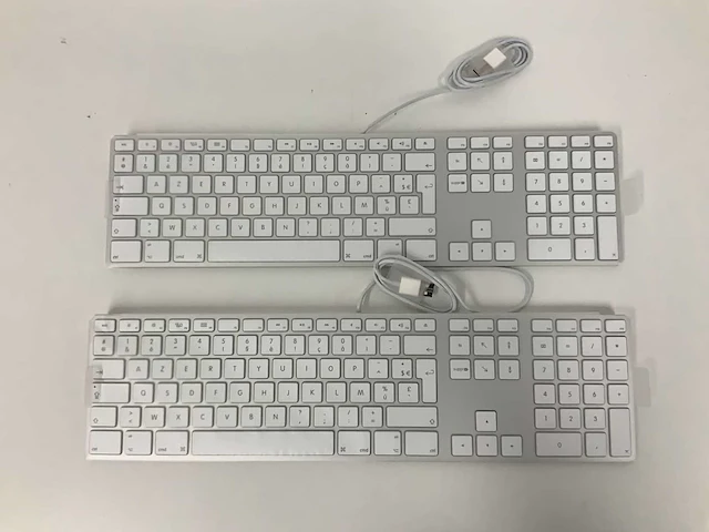 Apple - wired usb magic azerty keyboard with numpad (2x) - afbeelding 1 van  2