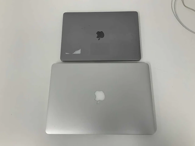 Apple 13-inch macbook pro 2016 & 15-inch macbook pro 2015 laptop (2x) - afbeelding 3 van  4