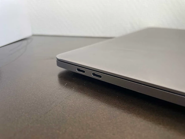 Apple 2018 macbook pro laptop - afbeelding 4 van  14