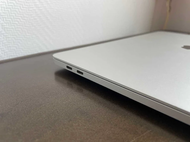 Apple 2020 macbook pro laptop - afbeelding 2 van  13