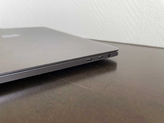Apple 2020 macbook pro laptop - afbeelding 10 van  11
