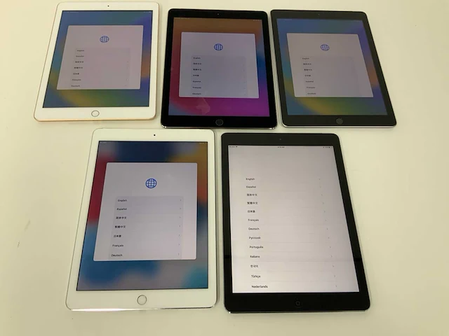 Apple 9.7-inch ipad (2017): wi-fi + cellular, 32gb, space gray (5x) - afbeelding 1 van  3