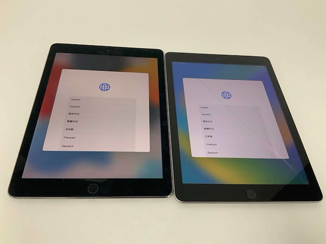 Apple 9.7-inch ipad (2017) (x2) - afbeelding 1 van  3
