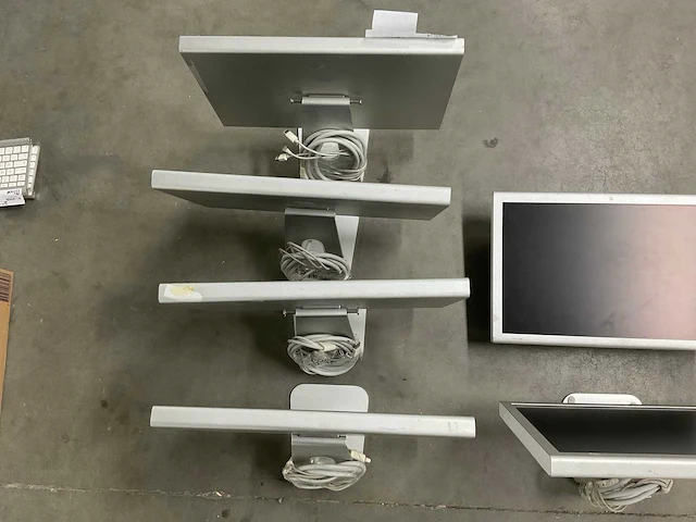 Apple a1081 cinema display monitor (6x) - afbeelding 3 van  5