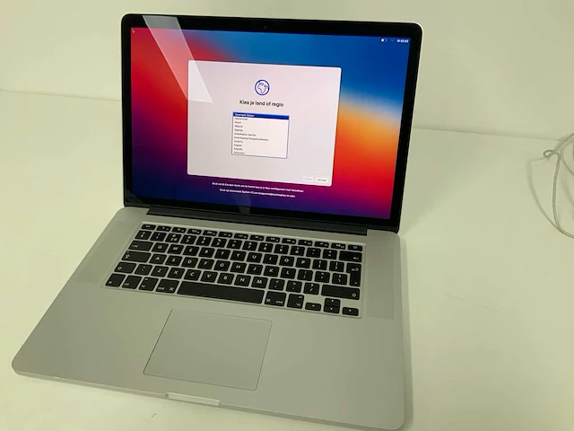 Apple a1398 15-inch macbook pro mgxa2n/a laptop - afbeelding 1 van  4