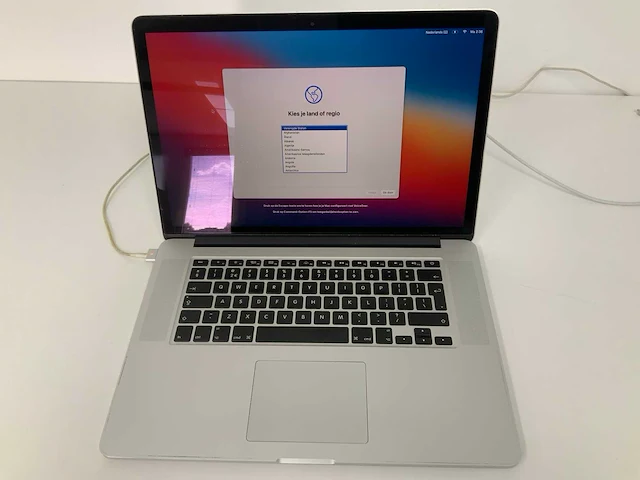 Apple a1398 15-inch macbook pro mgxa2n/a laptop - afbeelding 1 van  3