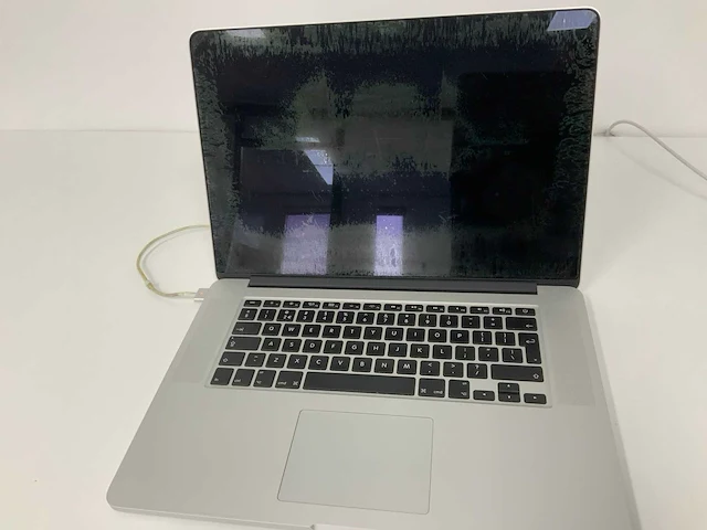 Apple a1398 15-inch macbook pro mgxa2n/a laptop - afbeelding 2 van  4