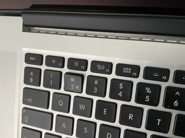 Apple a1398 15-inch macbook pro mjlq2n/a laptop - afbeelding 2 van  4