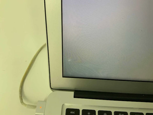 Apple a1466 13-inch macbook air md760ll/b laptop - afbeelding 1 van  2
