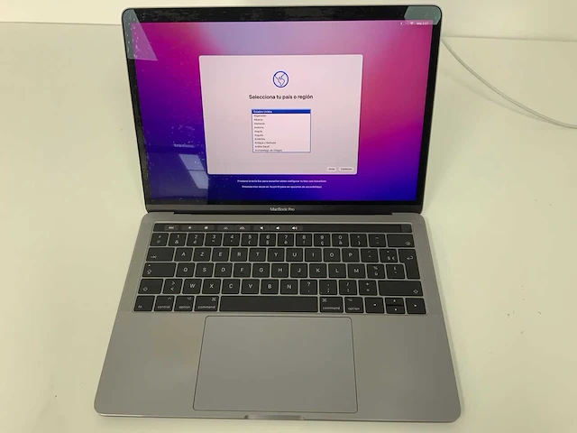 Apple a1706 13-inch macbook pro mlh12n/a laptop - afbeelding 1 van  3