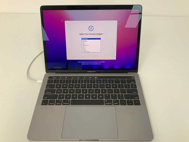 Apple a1706 13-inch macbook pro mlh12n/a laptop - afbeelding 1 van  4