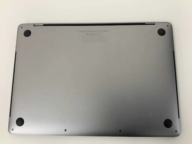 Apple a1706 13-inch macbook pro mlh12n/a laptop - afbeelding 4 van  4