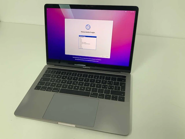 Apple a1706 13-inch macbook pro mnqf2n/a laptop - afbeelding 1 van  4