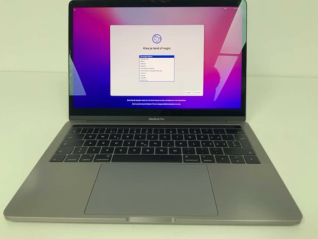 Apple a1706 13-inch macbook pro mnqf2n/a laptop - afbeelding 2 van  4