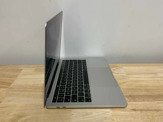Apple a1706 macbook pro laptop - afbeelding 4 van  7