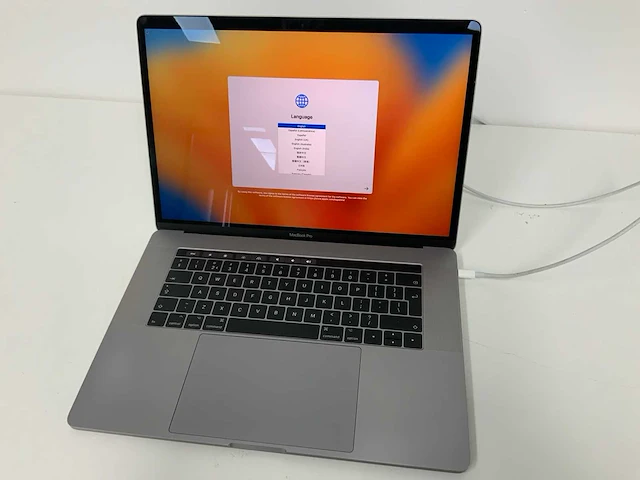 Apple a1707 15-inch macbook pro mptr2n/a laptop - afbeelding 1 van  3