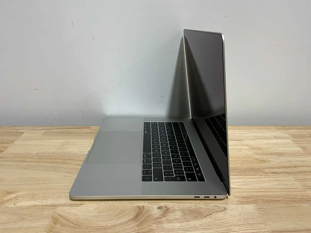 Apple a1707 macbook pro(i7) laptop - afbeelding 4 van  8