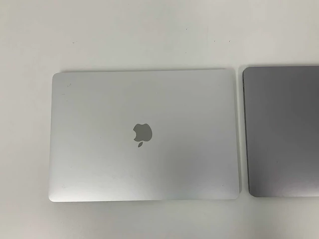 Apple a1708 13-inch macbook pro (2016) space gray & a1708 13-inch macbook pro (2017) silver laptops (2x) - afbeelding 2 van  5