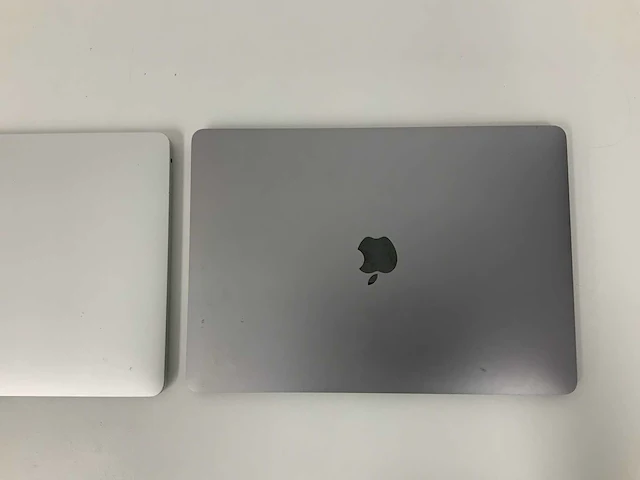 Apple a1708 13-inch macbook pro (2016) space gray & a1708 13-inch macbook pro (2017) silver laptops (2x) - afbeelding 3 van  5