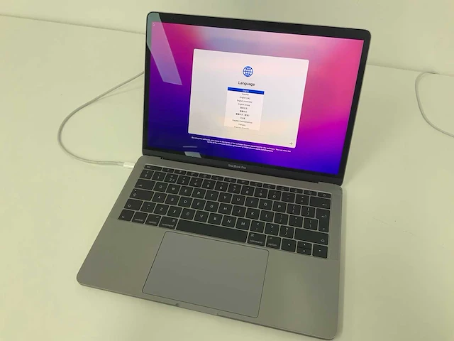 Apple a1708 13-inch macbook pro mll42n/a laptop - afbeelding 1 van  3