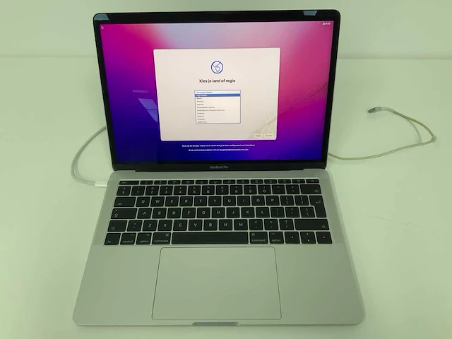 Apple a1708 13-inch macbook pro mpxx2ll/a laptop - afbeelding 1 van  4