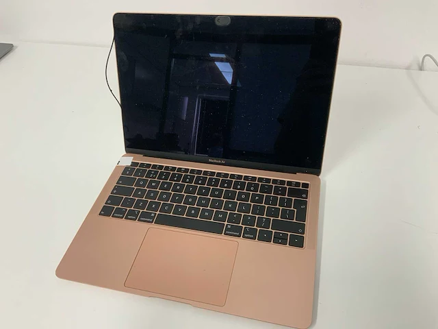 Apple a1932 13-inch macbook air mree2n/a laptop - afbeelding 1 van  3