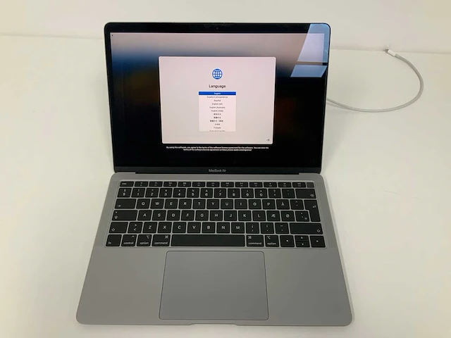 Apple a1932 13-inch macbook air mvfj2n/a laptop - afbeelding 1 van  3
