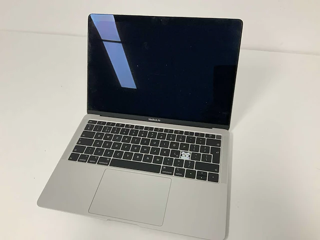 Apple a1932 13-inch macbook air mvfk2n/a laptop - afbeelding 1 van  3